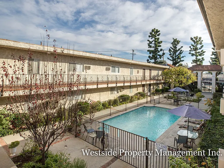 6253 Lankershim Blvd. — Photo 3