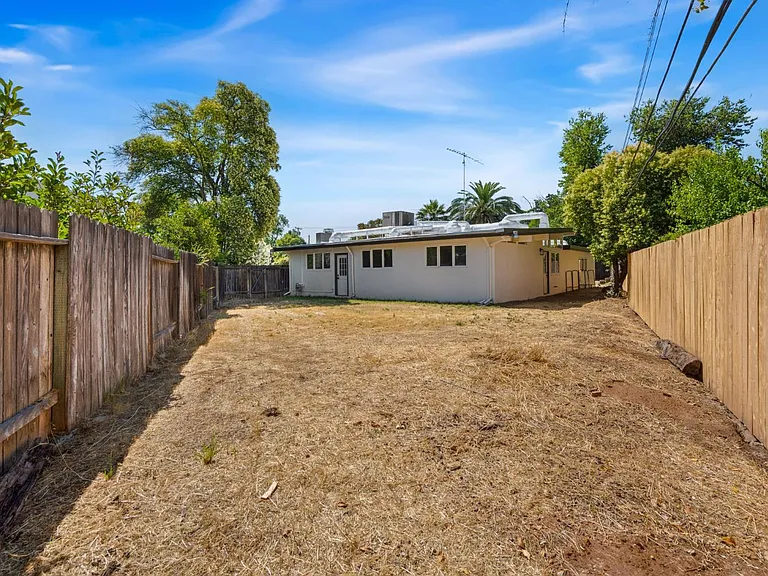 3671 Montclaire St — Photo 22