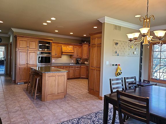 4th image of 1780 Spring Dr