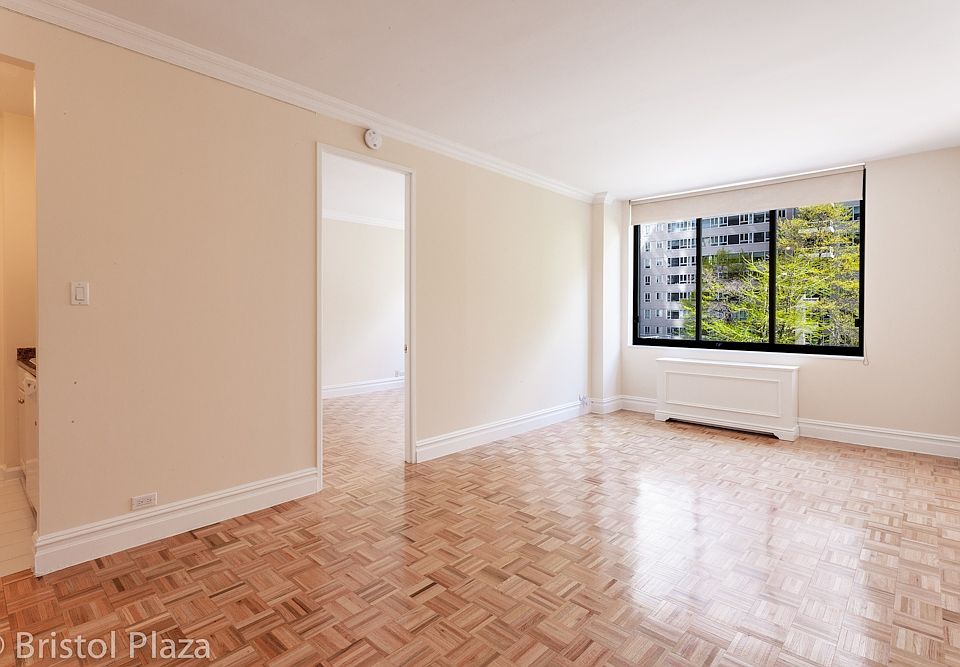 1st image of 210 E 65th St APT 4I