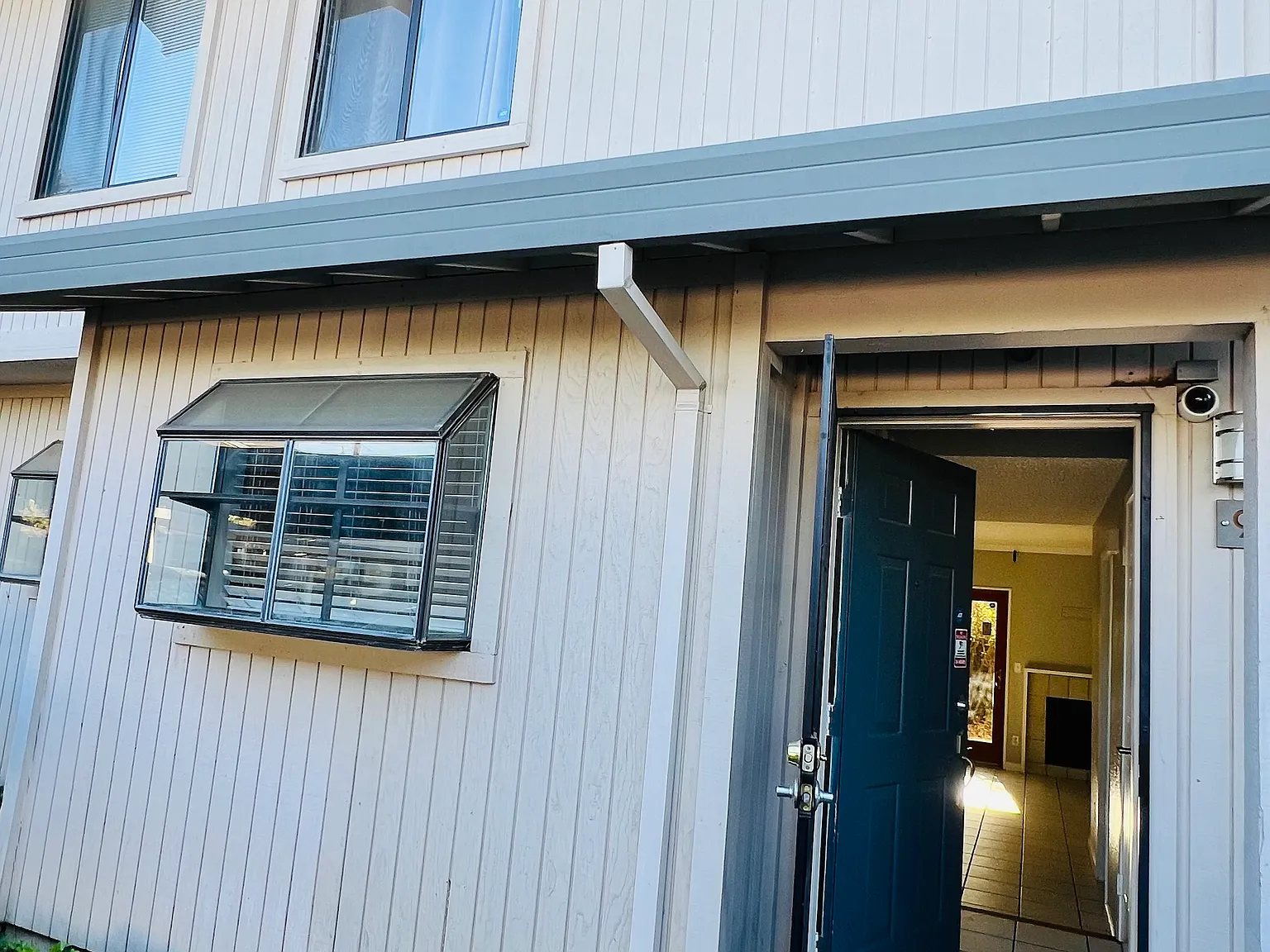 2 bed, 1144 sqft, $1,950 — Photo 2