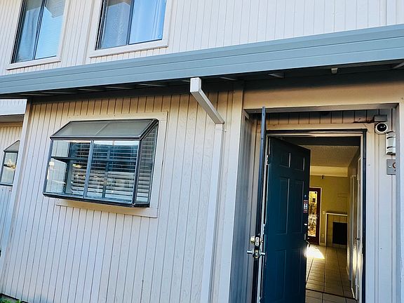 2nd image of 1117 Bell St APT 9