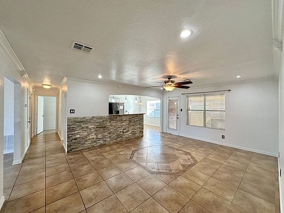 2nd image of 3806 Fieldcrest Dr