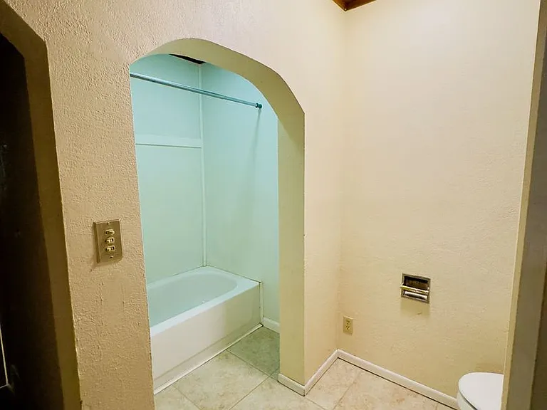 510 S Ash St — Photo 6