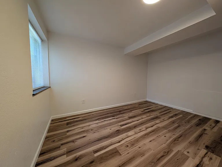 8665 Cloverleaf Cir — Photo 32