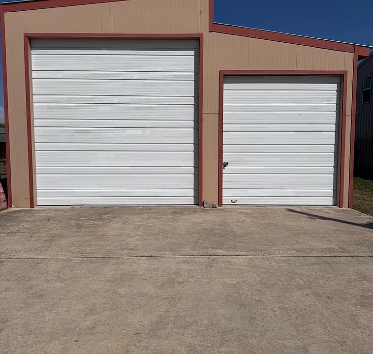 1st image of 210 Copano Dr
