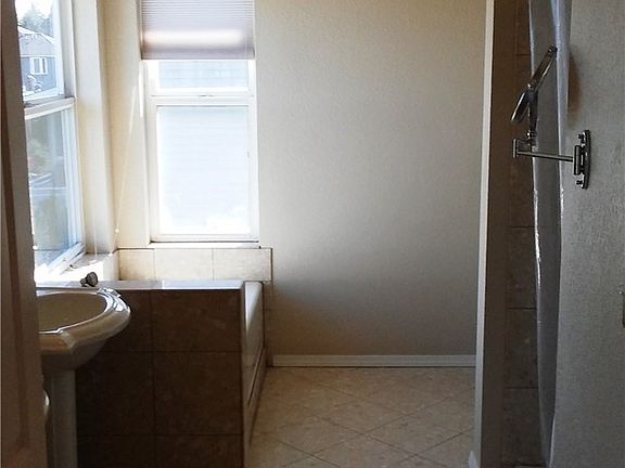 5th image of 13636 Briggins Pl NE