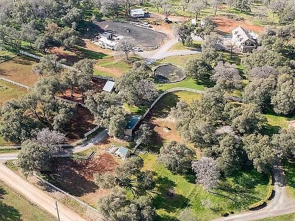 3rd image of 4700 Montaire Dr