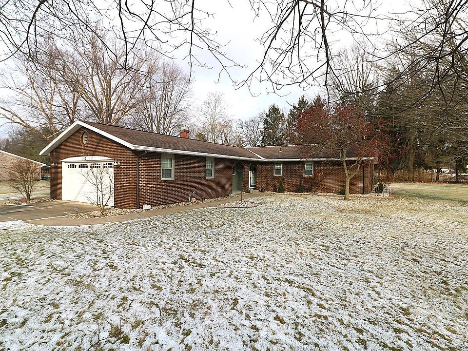1st image of 102 Fairway Cir