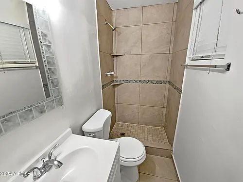 1024 W 10th St Photo 1