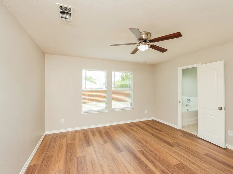 2114 Rose May Dr — Photo 10