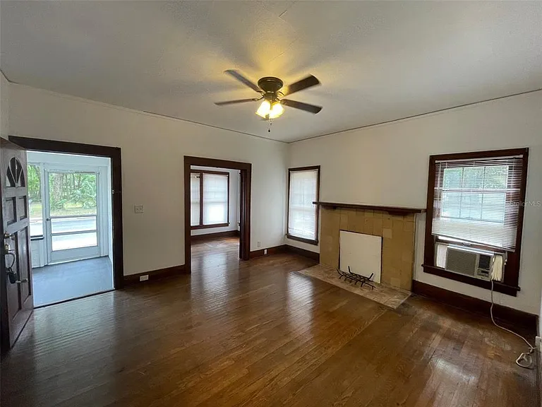 2635 W University Ave — Photo 10