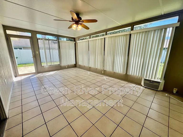 13140 Staffordshire Dr S — Photo 28