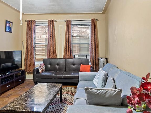 3rd image of 1974 Lafontaine Ave APT 2E