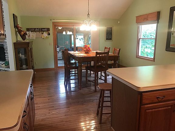 Eat in kitchen
