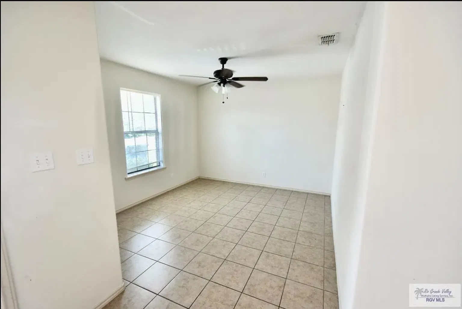 3 bed, 1100 sqft, $1,500 — Photo 2