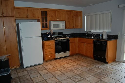 5th image of 303 Sharon Ln