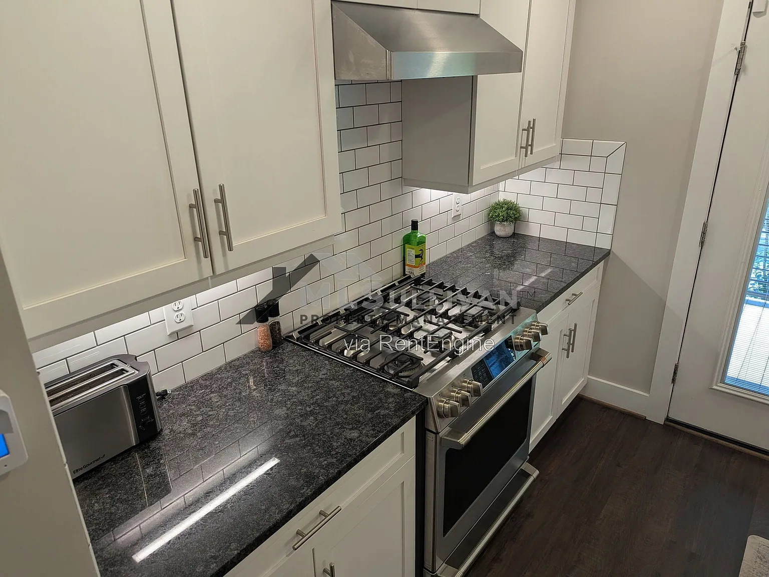 2 bed, 1.5 bath, 900 sqft, $2,200 — Photo 3