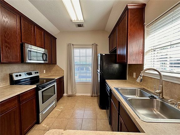 4th image of 2647 Symphony Park Dr