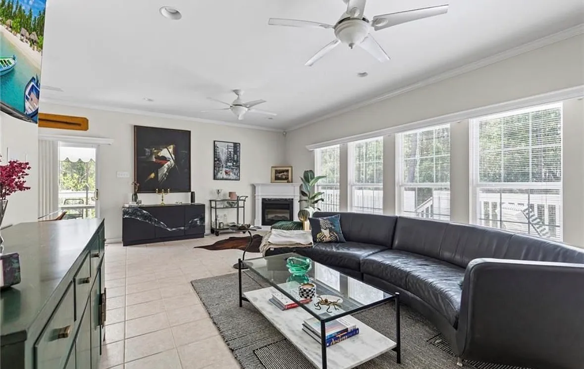 3 bed, 2.5 bath, 1581 sqft, $3,550 — Photo 3