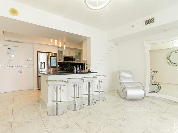 4th image of 325 Biscayne Blvd #2221