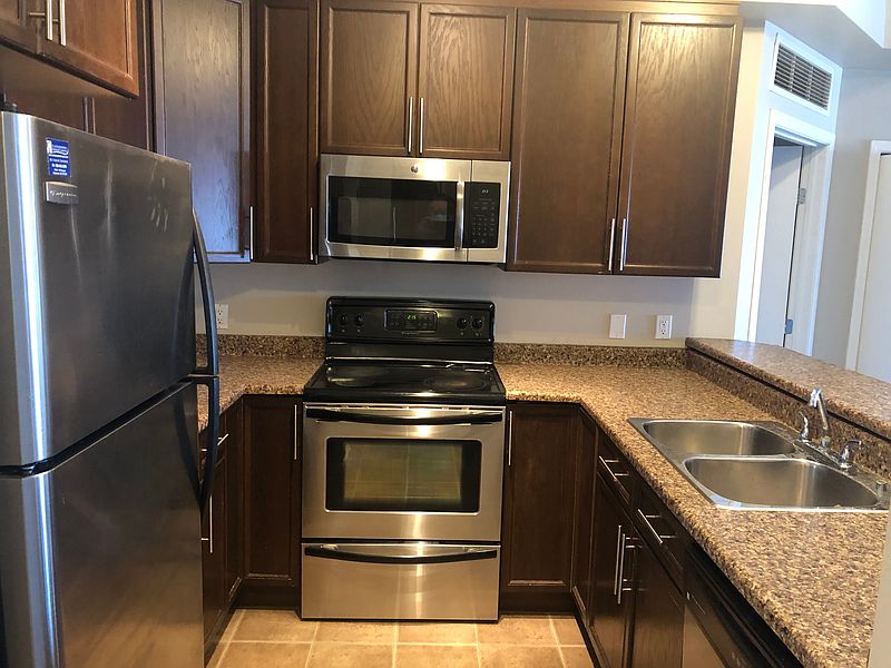 Edmonton Apartment for rent - 2 Bedrooms — photo 2