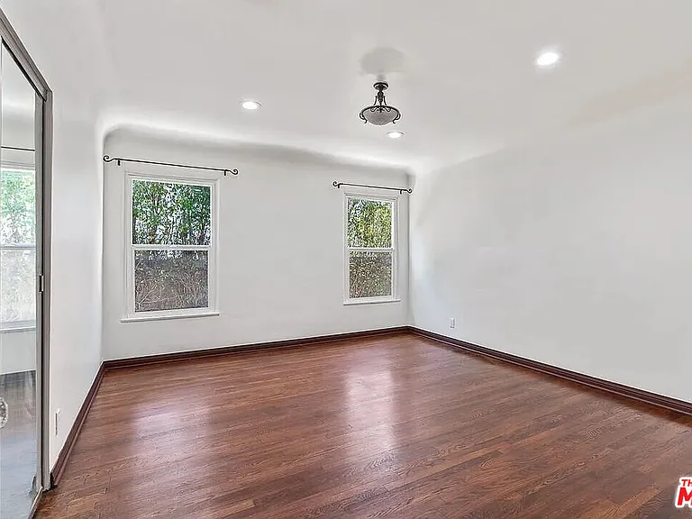 8230 Blackburn Ave — Photo 8