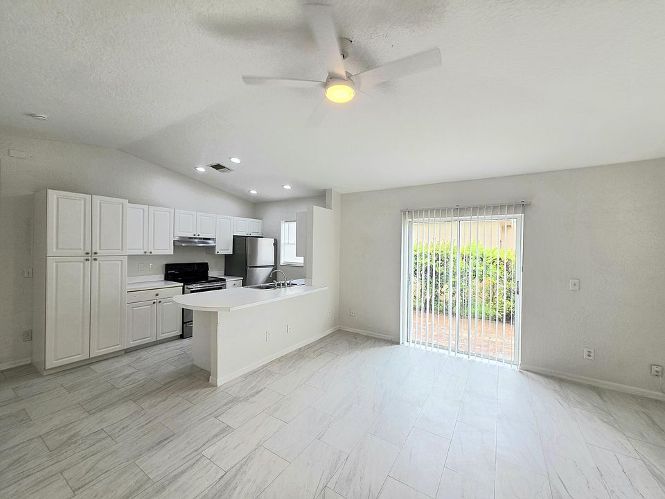 1st image of 569 E Ridge Cir N