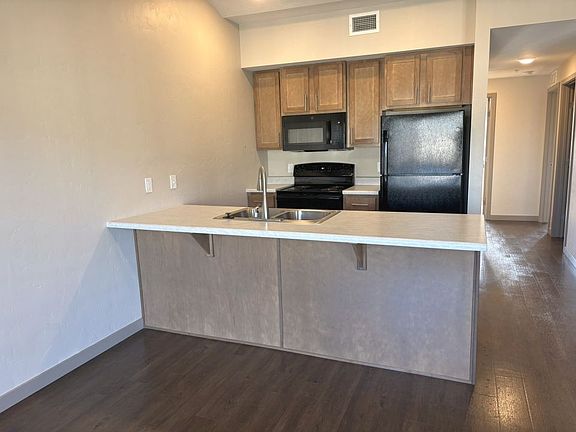 3rd image of 224 Sunset Ct #D303