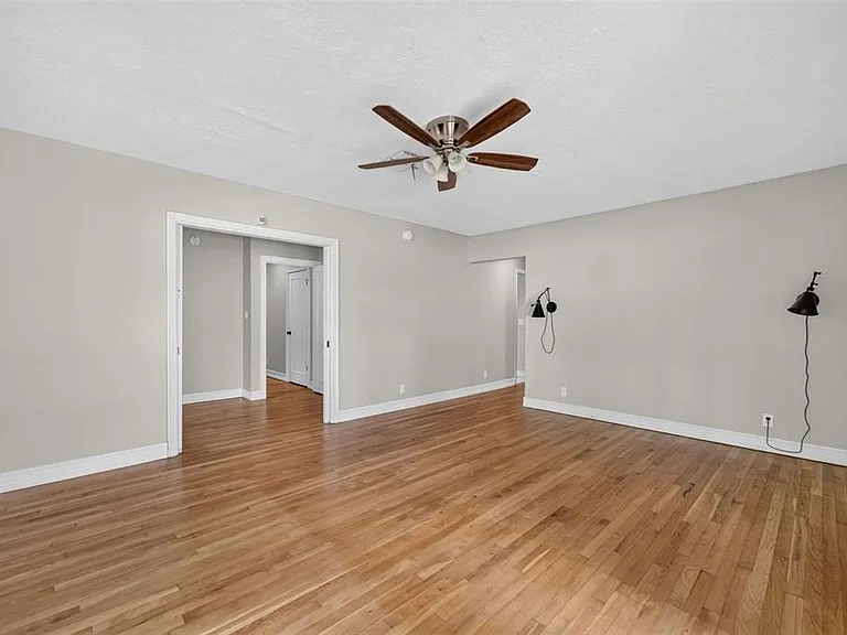 800 W Smith St — Photo 26