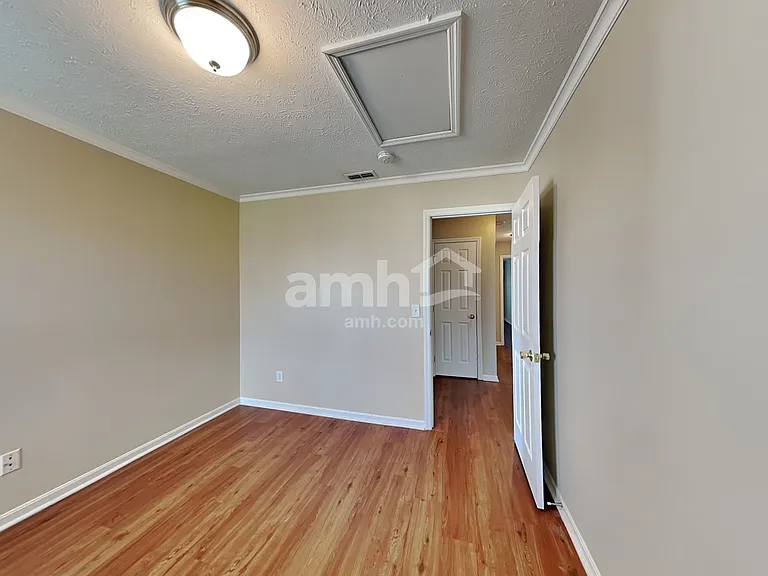 311 Hartford Ct — Photo 19