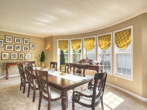 3rd image of 26406 Primrose Ln