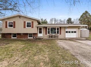 924 Fairlawn Ct, Whitehall, MI 49461