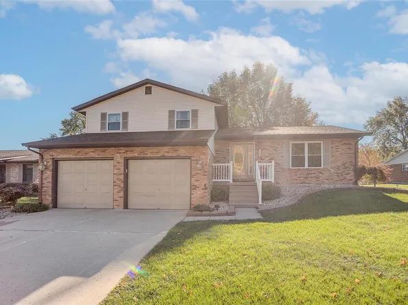 150 Stahl Dr, Smithton, IL 62285