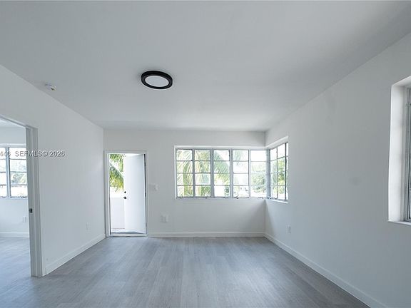 4th image of 423 NE 71st St APT 4