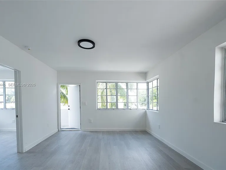 423 NE 71st St #4 — Photo 4