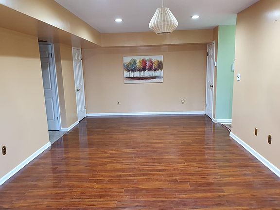 Leaving Room - Wooden flooring