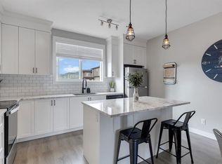 11 N Sage Bluff Gate NW, Calgary, AB T3R 0Y9