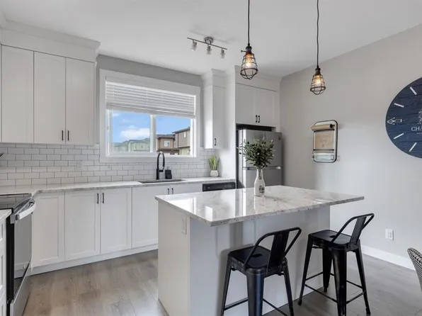 11 N Sage Bluff Gate NW, Calgary, AB T3R 0Y9