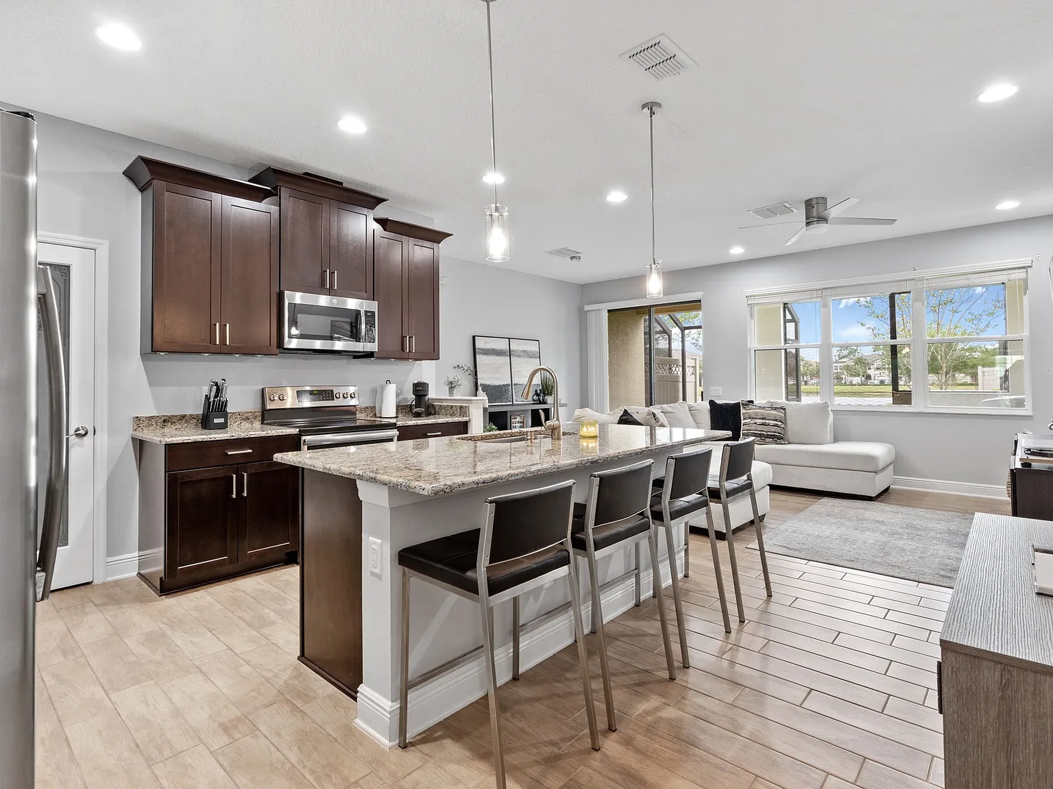 3 bed, 2.5 bath, 1700 sqft, $2,995 — Photo 3