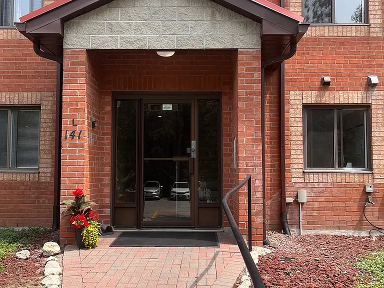 141 Edgehill Dr #L5 — Photo 1