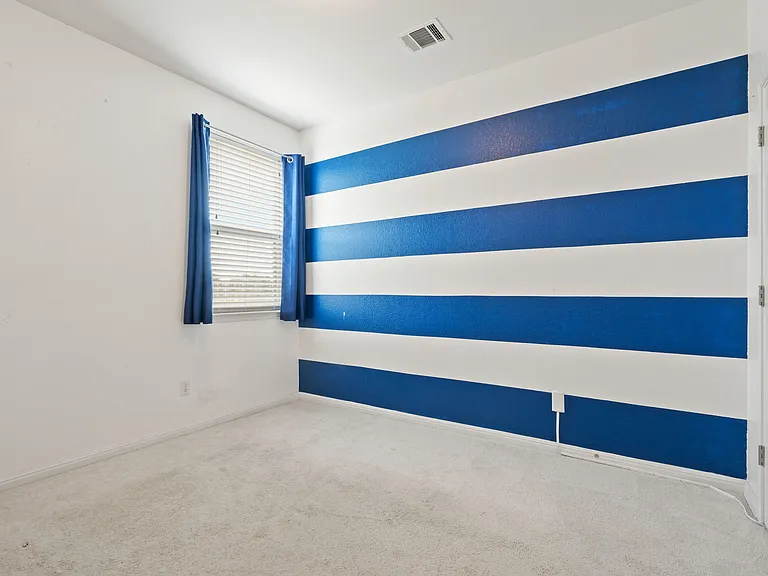 928 Myrna Bnd — Photo 19