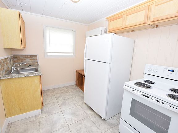 3rd image of 643 1/2 11th St