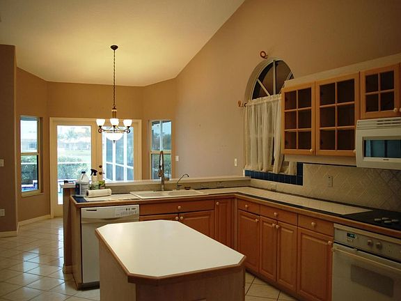 3rd image of 858 Palm Brook Dr