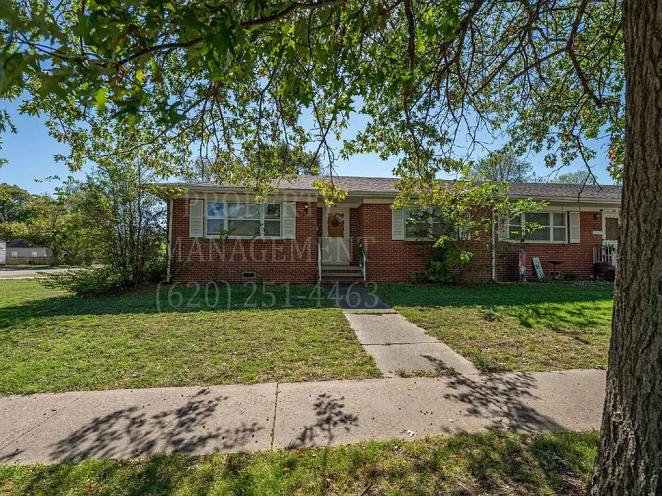 301 W 5th St