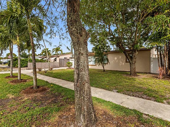 4th image of 521 N 69th Avenue