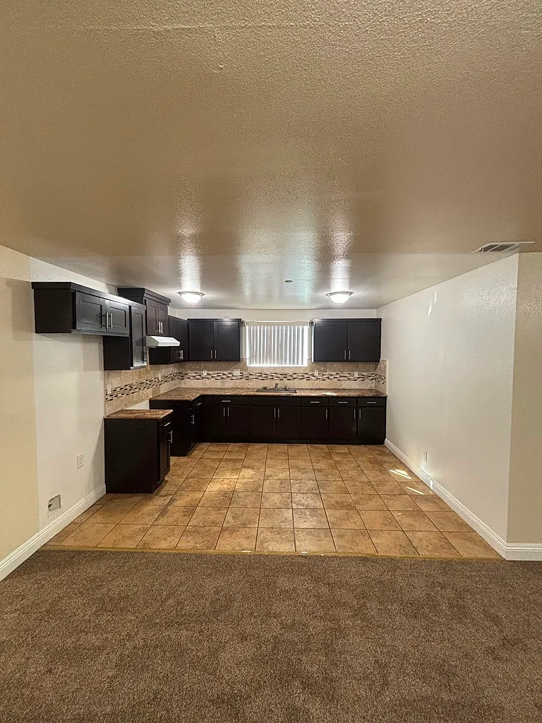 5 bed, 1928 sqft, $4,200 — Photo 4