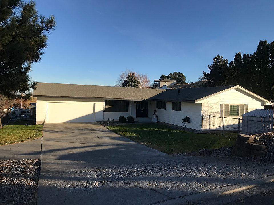 1st image of 802 S 45th Ave