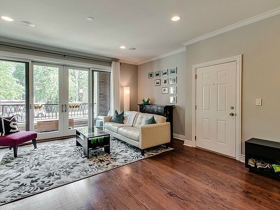 3rd image of 1518 W Cortez St APT 1E