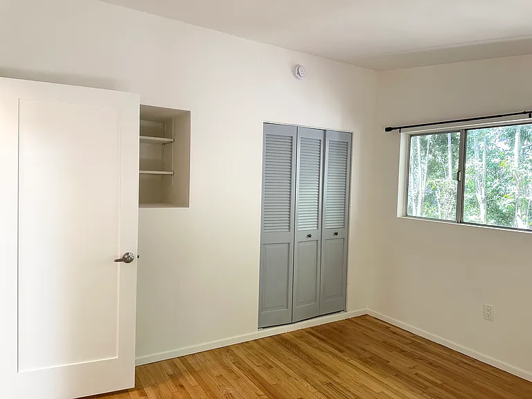8640 Lookout Mountain Ave — Photo 21